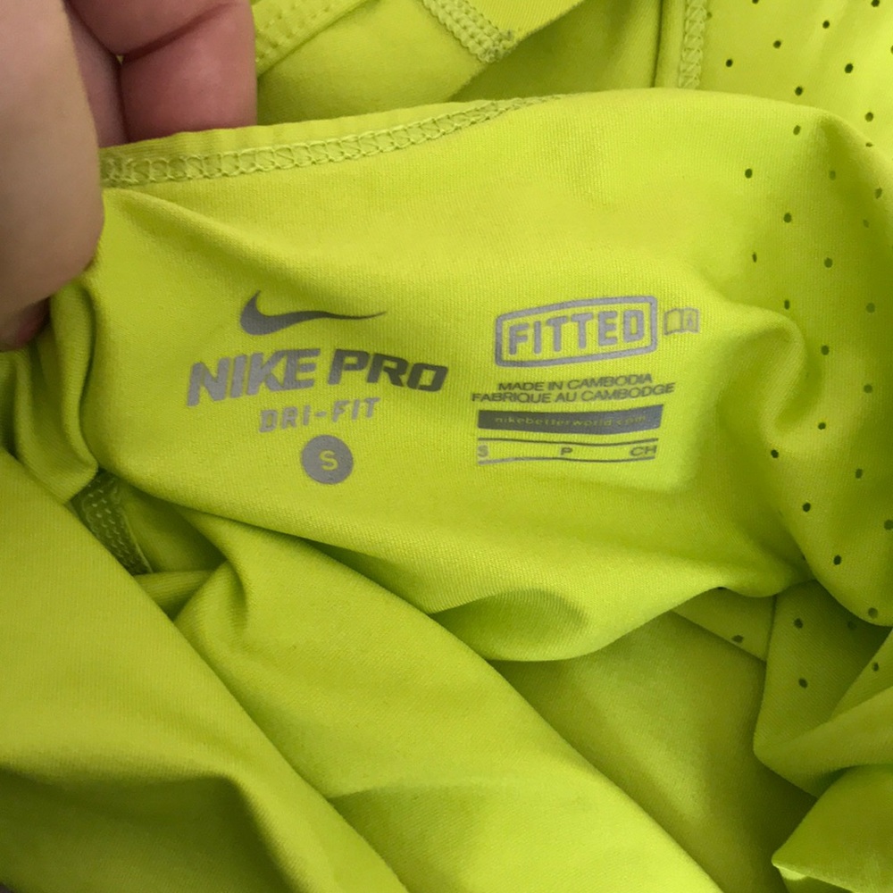Nike racerback workout top - Picture 3 of 3